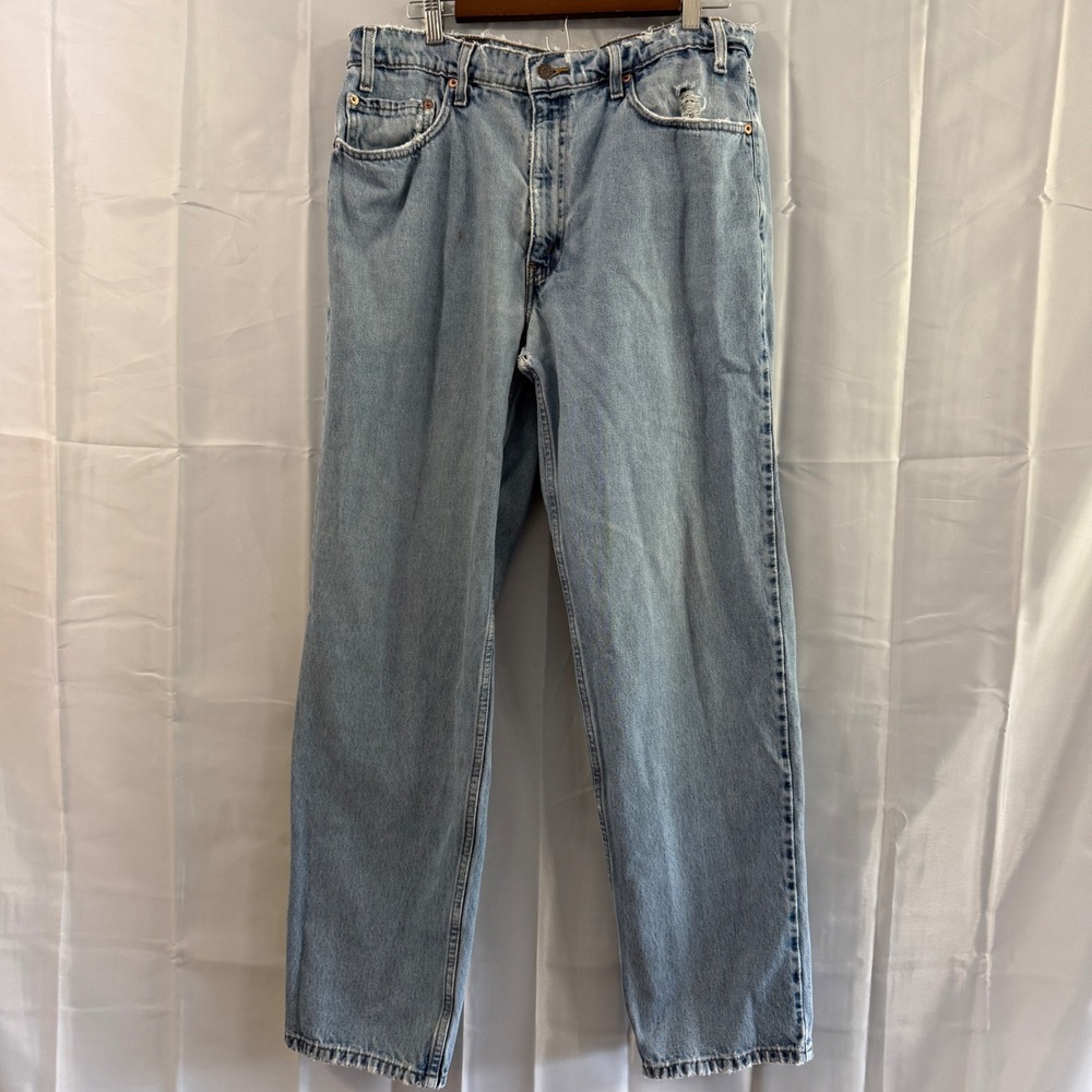 Levis 550 Relaxed Tapered Leg Light Wash Denim Jeans Mens 36x32 Vintage Trashed